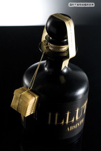 荷其爽 國(guó)外優(yōu)秀酒瓶設(shè)計(jì)賞析——酒精與脫醇飲料的視覺(jué)魅力